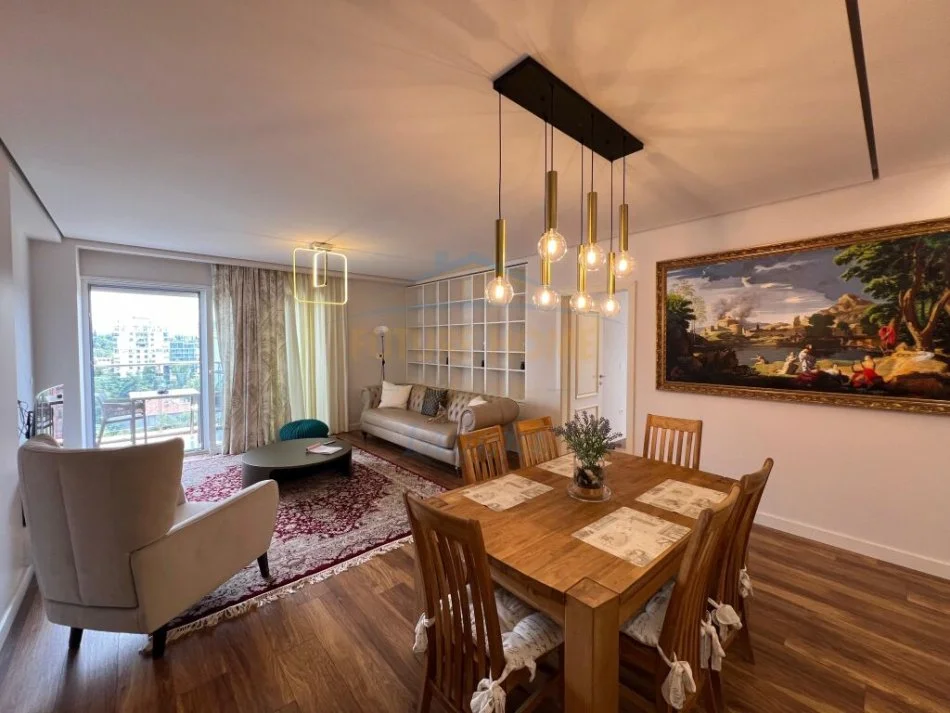 Tirane, jepet me qera apartament 2+1+Ballkon Kati 11, 137 m² 2.500 € (Blloku)