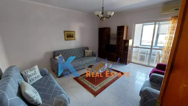 Tirane, jap me qera apartament 1+1+Ballkon Kati 5, 63 m² 450 € (1+1 per qira ne Zog te Zi)