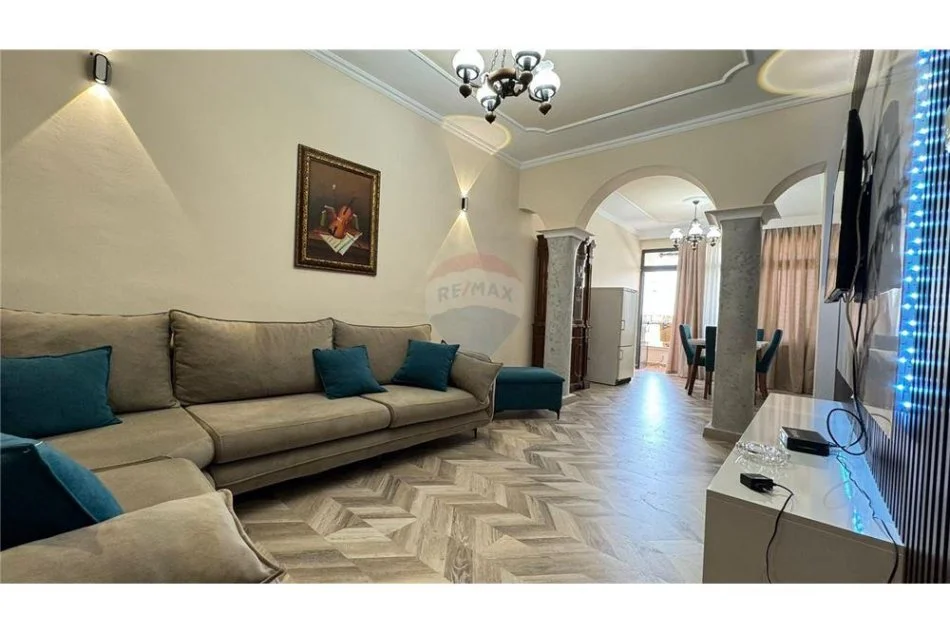 Tirane, jepet me qera apartament 2+1 Kati 4, 80 m² 550 € (Tregu Elektrik - Shkolla e Baletit)