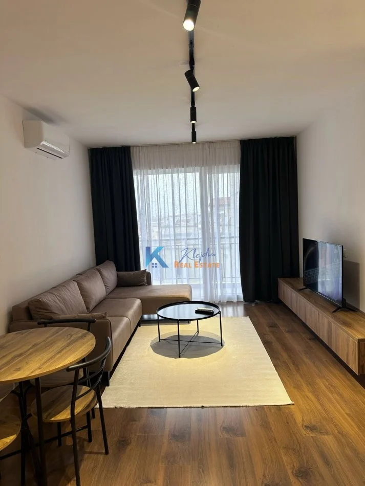 Tirane, jepet me qera apartament 1+1 Kati 2, 65 m² 500 € (Rruga e Dibres, afer Shkolles se Bashkuar)