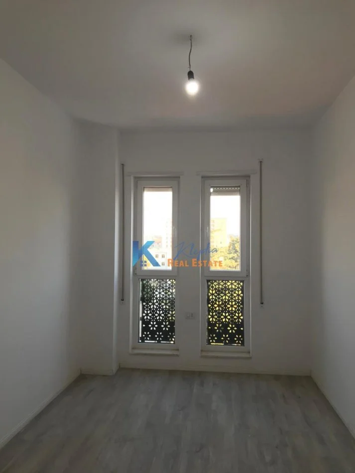 Tirane, jepet me qera zyre Kati 4, 85 m² 450 € (Rruga e Dibres, mbi QSUT)