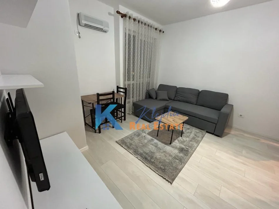 Tirane, jepet me qera apartament 1+1 Kati 3, 55 m² 450 € (afer Fushes se Aviacionit)