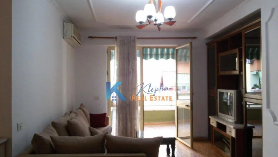 Tirane, jepet me qera apartament 1+1 Kati 4, 79 m² 550 € (Myslym Shyr, rruga Him Kolli)