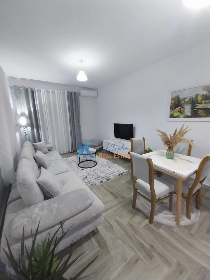 Tirane, jepet me qera apartament 1+1 Kati 3, 100 m² (Kopshtit Zoologjik)