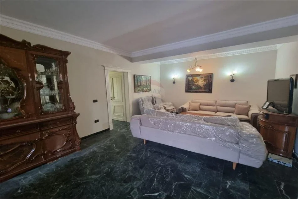 Tirane, jepet me qera zyre Kati 3, 235 m² 1.400 € (Rruga Sami Frasheri - LSI)