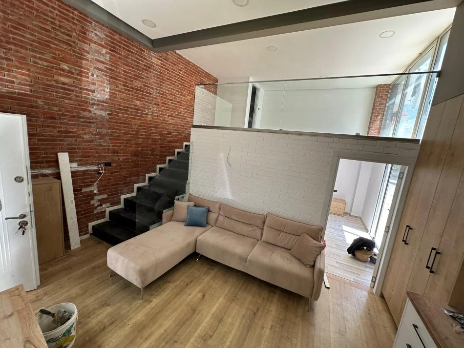 Tirane, shitet apartament duplex 2+1+Ballkon Kati 0, 82 m² 85.000 € (Rruga Dajti)