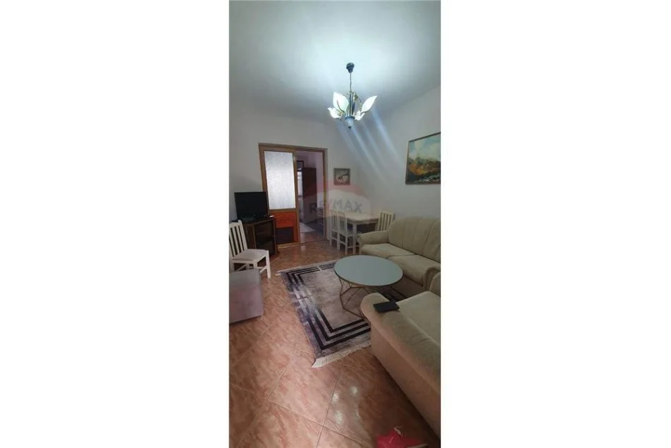 Tirane, jepet me qera apartament 1+1 Kati 4, 60 m² 400 € (Nobis - Tirana e Re)