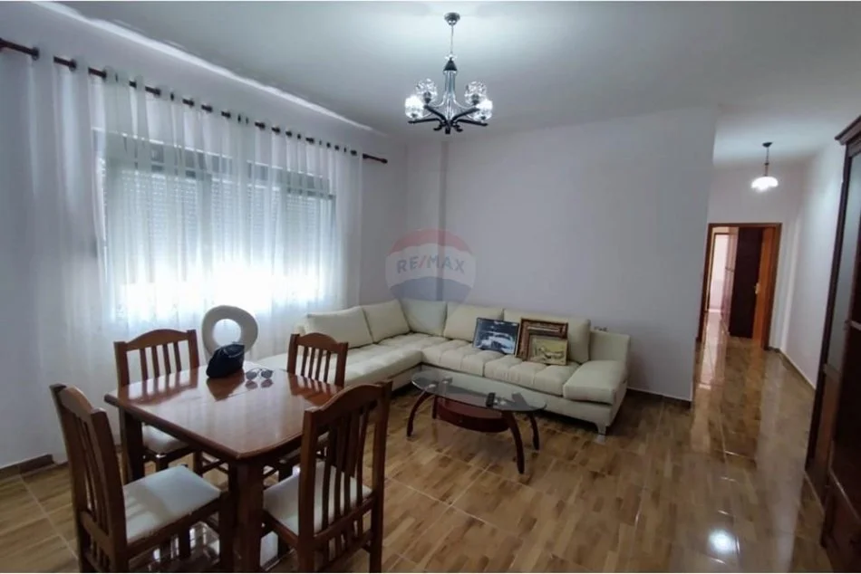 Tirane, jepet me qera apartament 2+1 Kati 4, 105 m² 550 € (Rruga Elbasanit)