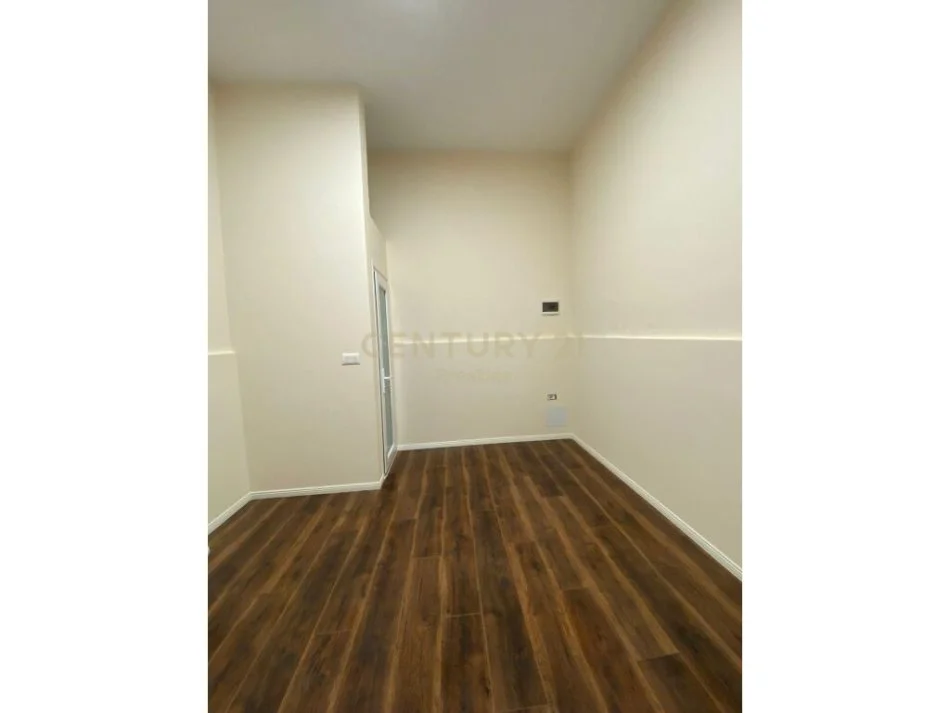 𝐓𝐢𝐫𝐚𝐧𝐞, 𝐬𝐡𝐢𝐭𝐞𝐭 𝐚𝐦𝐛𝐣𝐞𝐧𝐭 𝐛𝐢𝐳𝐧𝐞𝐬𝐢 𝐊𝐚𝐭𝐢 𝟎, 𝟏𝟓 𝐦² 𝟒𝟗.𝟎𝟎𝟎 € (𝐊𝐨𝐦𝐮𝐧𝐚 𝐞 𝐏𝐚𝐫𝐢𝐬𝐢𝐭)