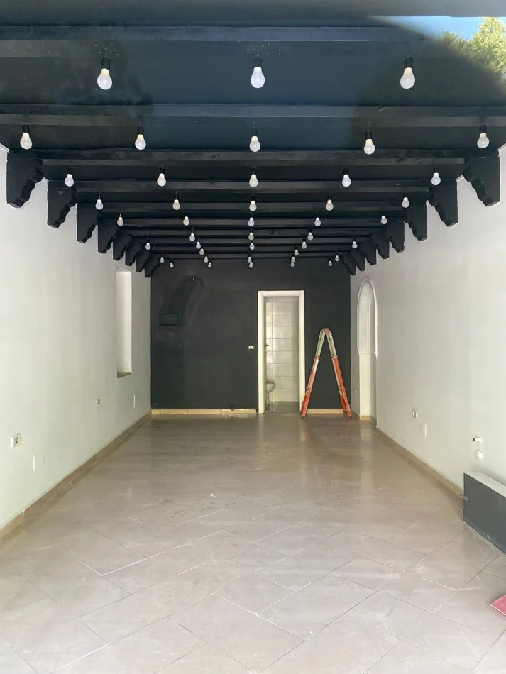 Tirane, jepet me qera ambjent biznesi Kati 0, 40 m² 800 € (Bulevard Bajram Curri)