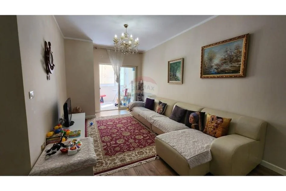Tirane, jepet me qera apartament 2+1 Kati 2, 110 m² 500 € (Yzberisht)