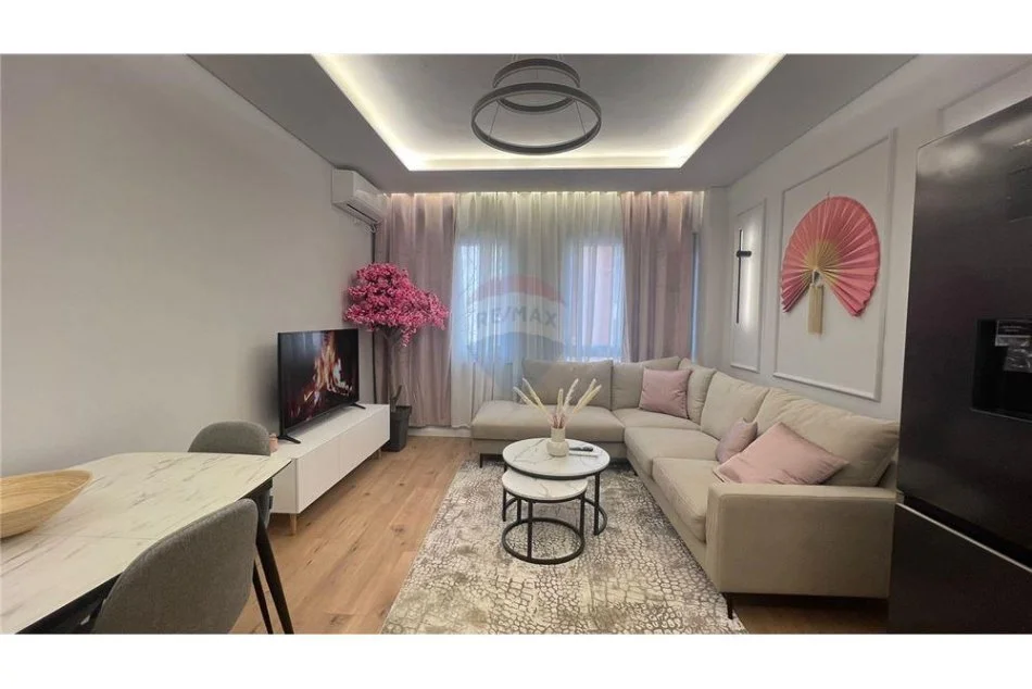 Tirane, shitet apartament 2+1 , 100 m² 220.000 € (Rrruga Hasan Alla - Komuna e Parisit - Kristal Center)
