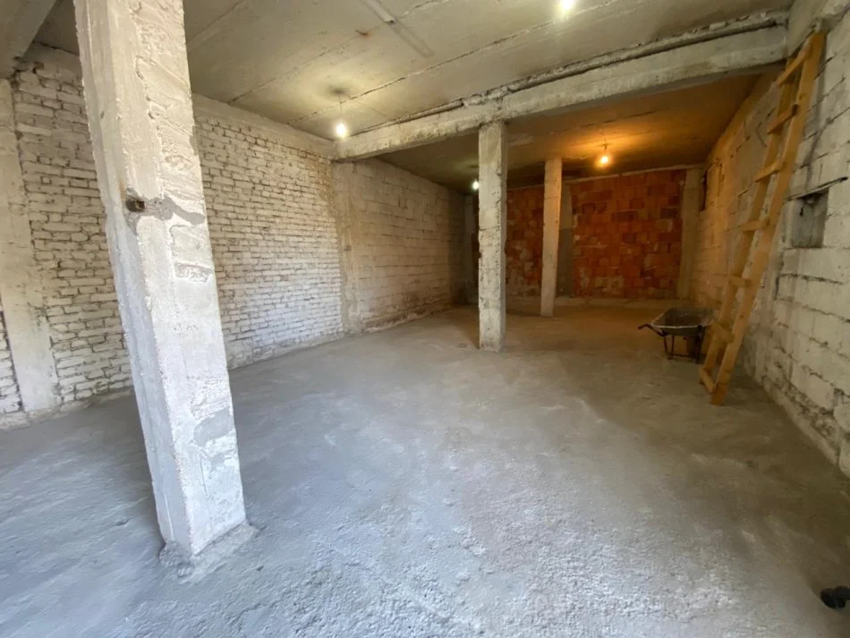 Tirane, jepet me qera ambjent biznesi Kati 0, 130 m² 450 € (Ali Demi)