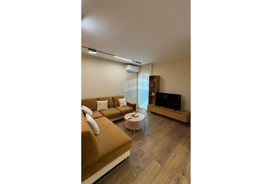 Tirane, jepet me qera apartament 2+1 Kati 3, 100 m² 850 € (Komuna e Parisit)