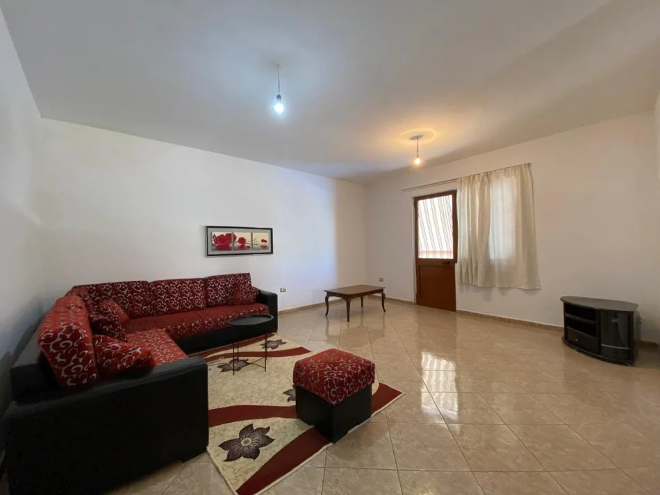 Tirane, jepet me qera apartament 1+1 Kati 1, 80 m² 280 € (ALI DEMI)
