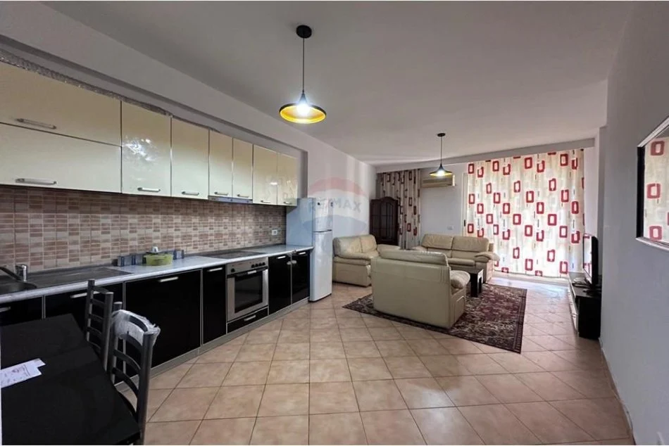 Tirane, jepet me qera apartament 1+1 Kati 3, 70 m² 420 € (Stacioni i Trenit)