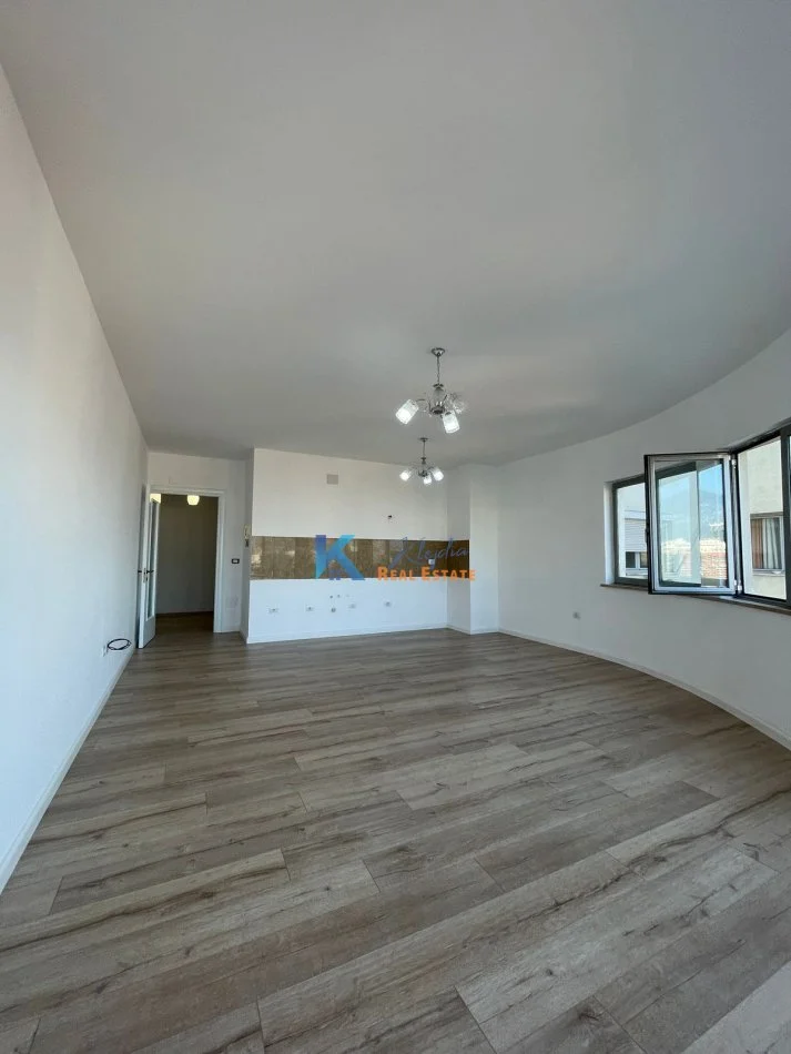 Tirane, shes apartament 1+1+Ballkon Kati 8, 76 m² 155.000 € (Zogu i Zi)