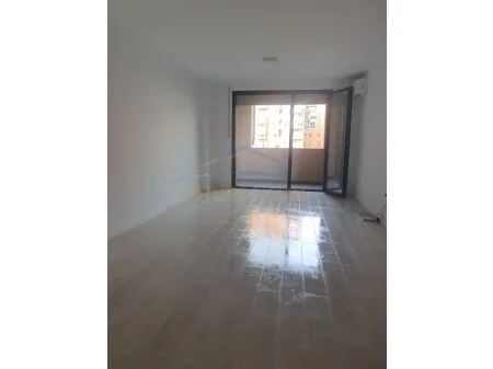 Tirane, jepet me qera apartament 2+1 Kati 1, 114 m² 600 € (Rruga Kongresi Manastirit, Kompleksi ASL 1, Tirane, AREA43019)