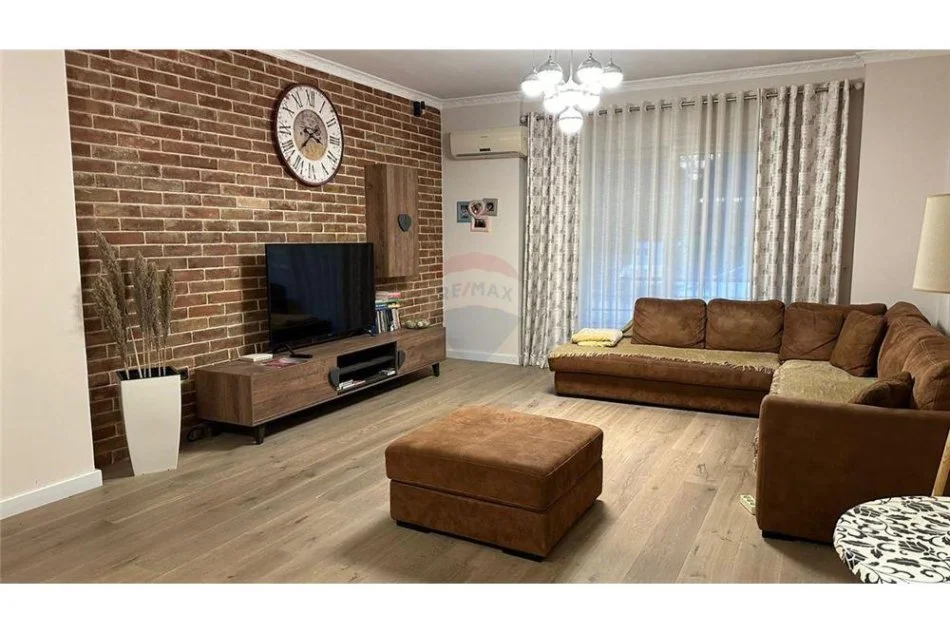 Tirane, jepet me qera apartament 2+1 Kati 2, 115 m² 750 € (Don Bosko)