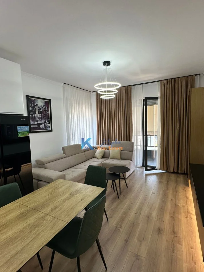 Tirane, jap me qera apartament 2+1+Ballkon Kati 6, 105 m² 650 € (Kinostudio)