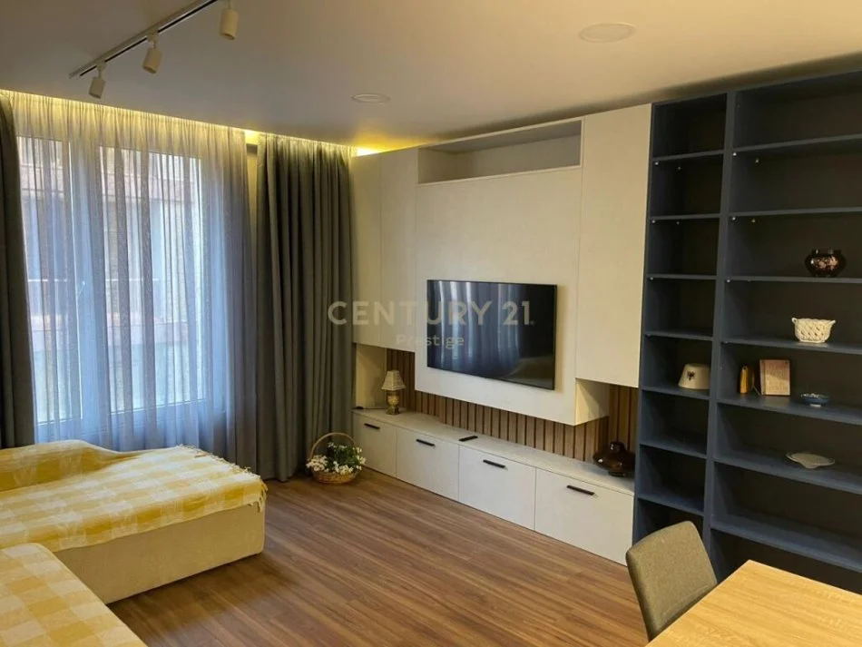 𝐓𝐢𝐫𝐚𝐧𝐞, 𝐣𝐞𝐩𝐞𝐭 𝐦𝐞 𝐪𝐞𝐫𝐚 𝐚𝐩𝐚𝐫𝐭𝐚𝐦𝐞𝐧𝐭 𝟐+𝟏 𝐊𝐚𝐭𝐢 𝟐, 𝟏𝟎𝟎 𝐦² 𝟏.𝟓𝟎𝟎 € (𝐑𝐚𝐝𝐢𝐨 𝐓𝐞𝐥𝐞𝐯𝐢𝐳𝐢𝐨𝐧𝐢 𝐒𝐡𝐪𝐢𝐩𝐭𝐚𝐫)