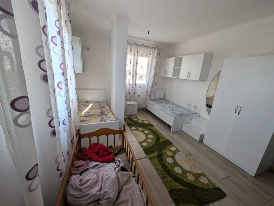 Tirane, jepet me qera apartament 2+1 Kati 1, 93 m² 430 € (Stacioni i Trenit, Tirane)