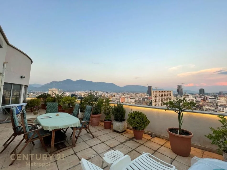 𝐓𝐢𝐫𝐚𝐧𝐞, 𝐣𝐞𝐩𝐞𝐭 𝐦𝐞 𝐪𝐞𝐫𝐚 𝐚𝐩𝐚𝐫𝐭𝐚𝐦𝐞𝐧𝐭+𝐯𝐞𝐫𝐚𝐧𝐝𝐞 | 𝐏𝐞𝐧𝐭𝐡𝐨𝐮𝐬𝐞 𝟑+𝟏 𝐊𝐚𝐭𝐢 𝟏𝟒, 𝟏𝟔𝟐 𝐦² 𝟏.𝟓𝟎𝟎 € (𝐙𝐨𝐠𝐮 𝐈 𝐙𝐢)