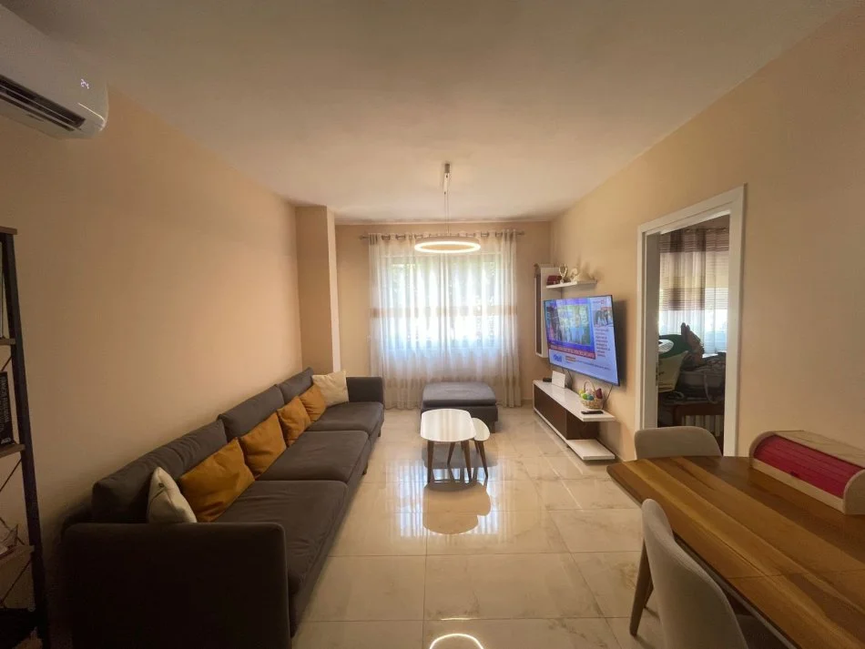 Tirane, jepet me qera apartament 2+1 Kati 2, 83 m² 650 € 