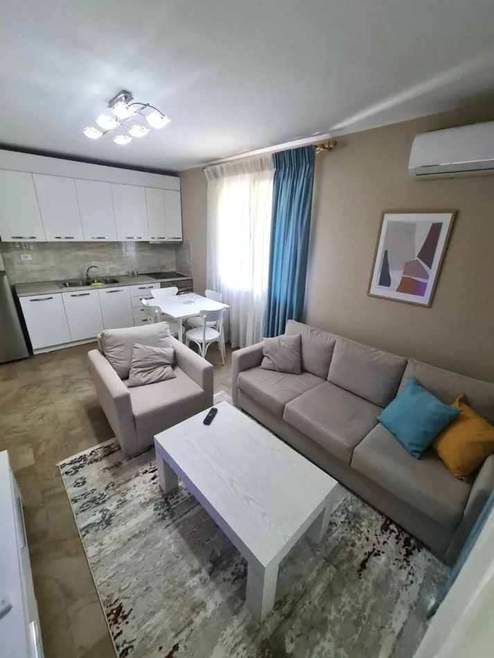 Tirane, jepet me qera apartament 2+1+Ballkon Kati 3, 85 m² 550 € (xhamia e tabakeve)