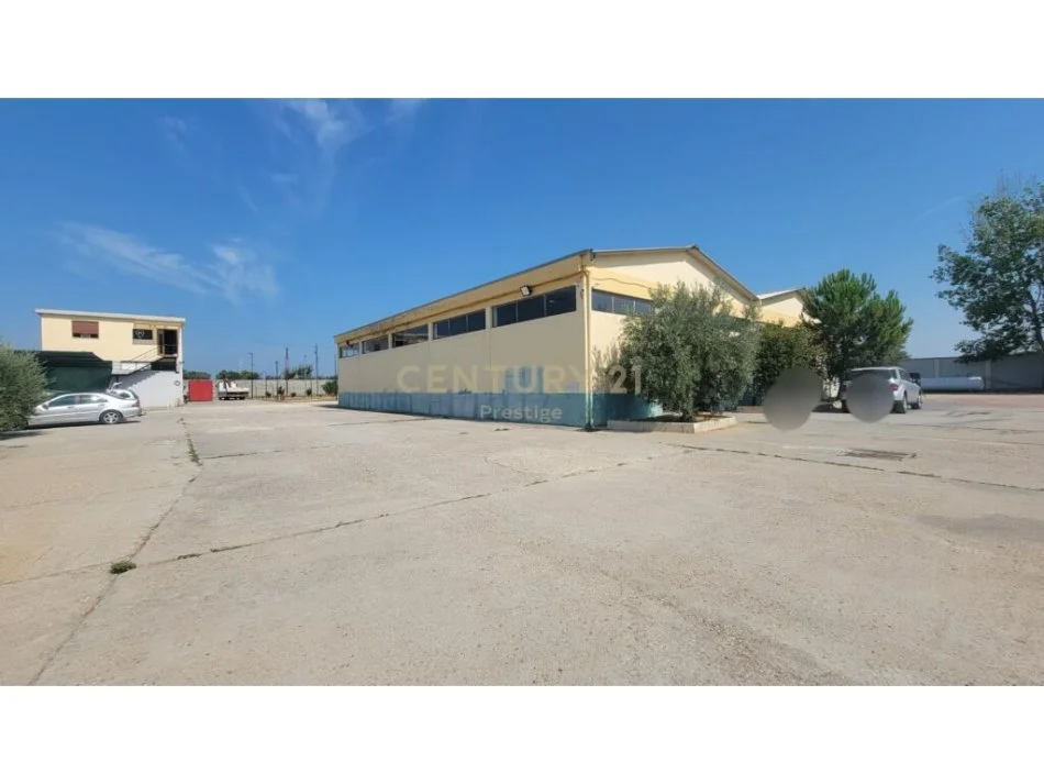 𝐕𝐥𝐨𝐫𝐞, 𝐬𝐡𝐢𝐭𝐞𝐭 𝐚𝐦𝐛𝐣𝐞𝐧𝐭 𝐛𝐢𝐳𝐧𝐞𝐬𝐢 𝐊𝐚𝐭𝐢 𝟏, 𝟔.𝟗𝟕𝟓 𝐦² 𝟔𝟗𝟎.𝟎𝟎𝟎 € (𝐏𝐚𝐧𝐚𝐣𝐚)