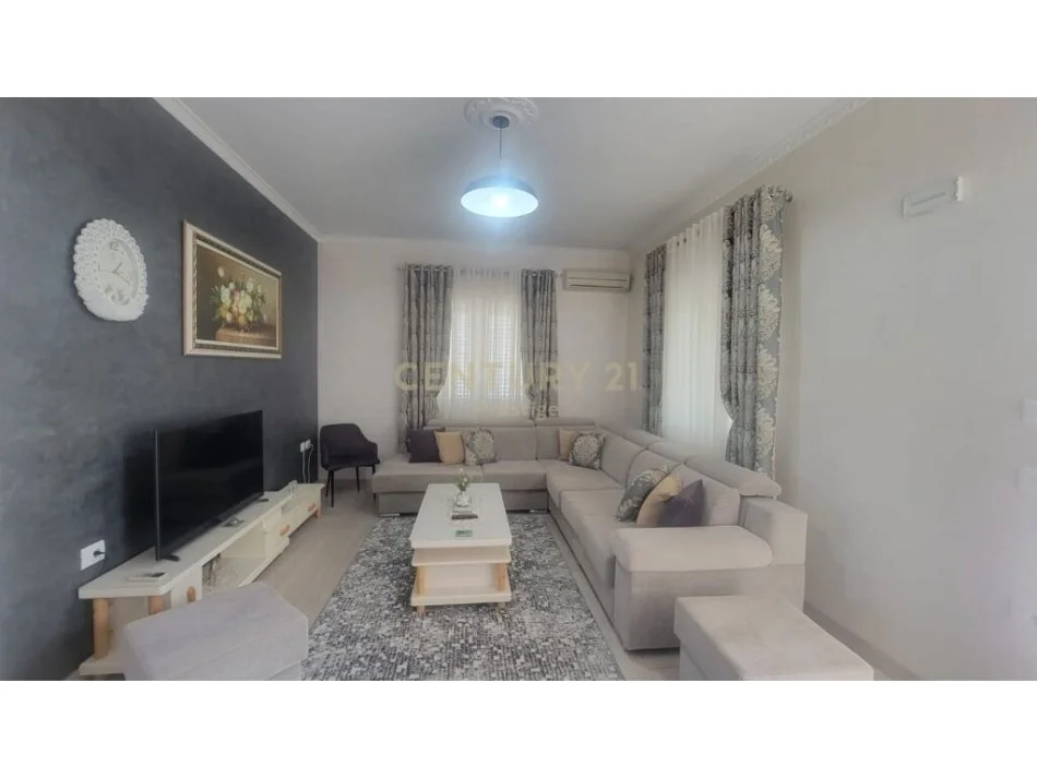 𝐓𝐢𝐫𝐚𝐧𝐞, 𝐣𝐞𝐩𝐞𝐭 𝐦𝐞 𝐪𝐞𝐫𝐚 𝐚𝐩𝐚𝐫𝐭𝐚𝐦𝐞𝐧𝐭 𝟐+𝟏 𝐊𝐚𝐭𝐢 𝟐, 𝟏𝟐𝟓 𝐦² 𝟔𝟎𝟎 € (𝐕𝐢𝐥𝐚𝐭 𝐀𝐦𝐞𝐫𝐢𝐤𝐚𝐧𝐞, 𝐕𝐢𝐥𝐚𝐭 𝐆𝐣𝐞𝐫𝐦𝐚𝐧𝐞)