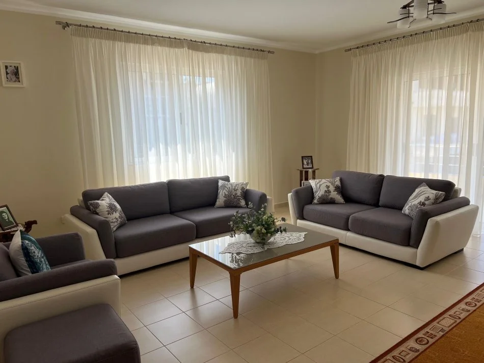 Tirane, shitet Vile 3 Katshe , 350 m² 490.000 € (laprake)