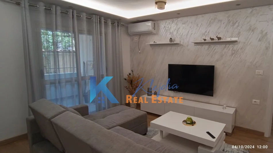 Tirane, jepet me qera apartament 2+1 , 75 m² (Qender, Rruga Bardhok Biba)