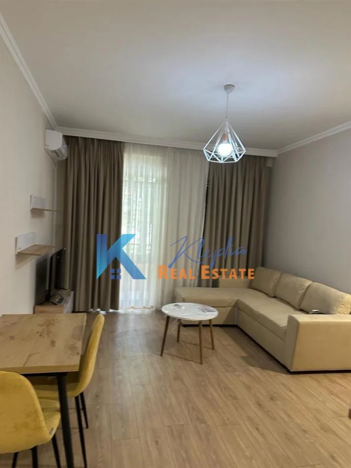 Tirane, jepet me qera apartament 1+1 Kati 2, 65 m² 500 € (Liqeni i Thate, afer Hotel Sokrati)