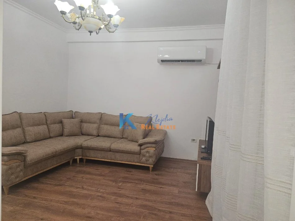 Tirane, jepet me qera apartament 2+1 Kati 1, 79 m² 700 € (Kodra e Diellit, afer Eleonores)
