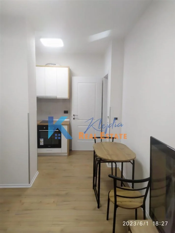 Tirane, jepet me qera apartament 1+1 Kati 4, 50 m² 550 € (Qender, te rruga e Bogdaneve)