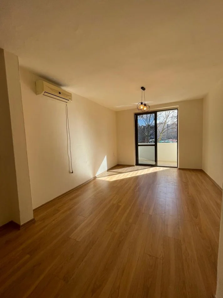Tirane, jepet me qera apartament 2+1 Kati 3, 75 m² 400 € (Brryli)