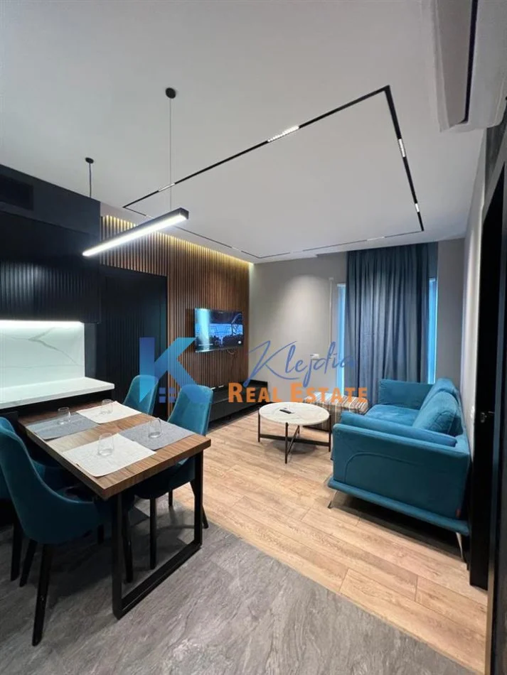Tirane, jepet me qera apartament 2+1 Kati 4, 64 m² 1.500 € (Rruga e Barrikadave, afer shkolles Lidhja e Prizrenit)