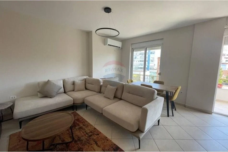 Tirane, jepet me qera apartament 2+1 Kati 3, 110 m² 800 € (Rruga e Kavajës)
