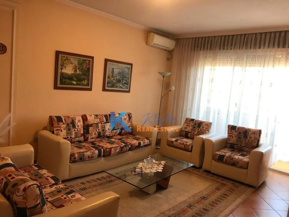 Tirane, jap me qera apartament 2+1+Ballkon , 110 m² 650 € (Myslym Shyr, rruga Islam Alla)