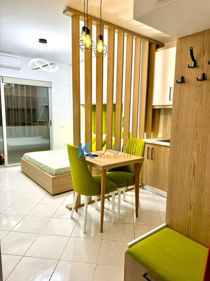 Tirane, jap me qera apartament Kati 4, 45 m² 530 € (Komuna e Parisit, afer Kristal Center)