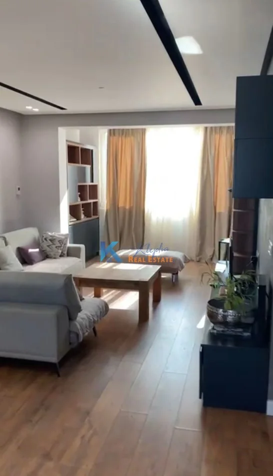 Tirane, jepet me qera apartament 3+1 Kati 4, 155 m² 850 € (Kopshti Botanik, afer Xhamise)