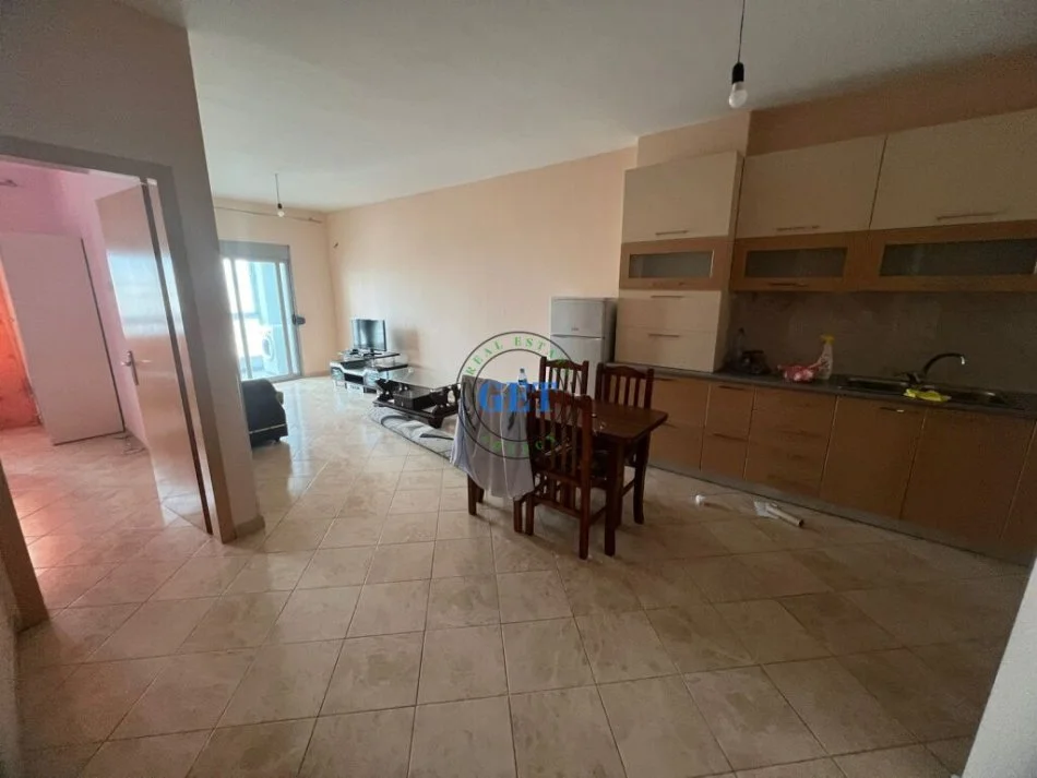 Durres, jepet me qera apartament 1+1 , 65 m² 250 € (UKD, Durres)