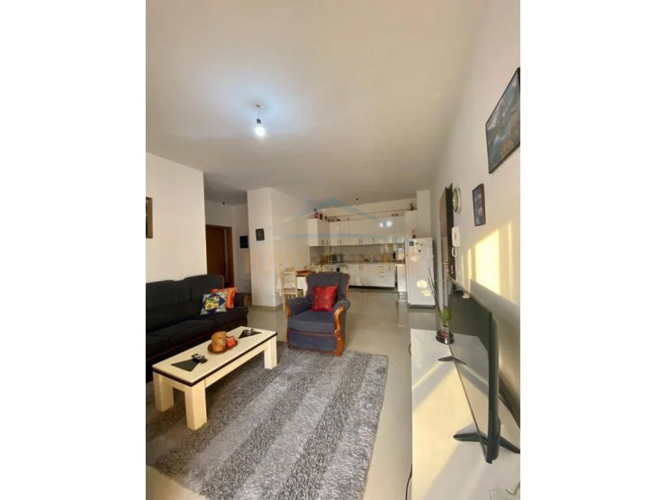 Vlore, jepet me qera apartament 2+1 Kati 9, 94 m² 400 € (Plazhi i Vjeter) RV44314