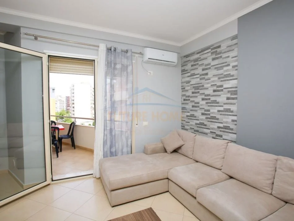 Vlore, jepet me qera apartament 1+1+Garazh Kati 7, 65 m² 350 € (Pas CHIC Hotel, Rruga Cameria) RV44307