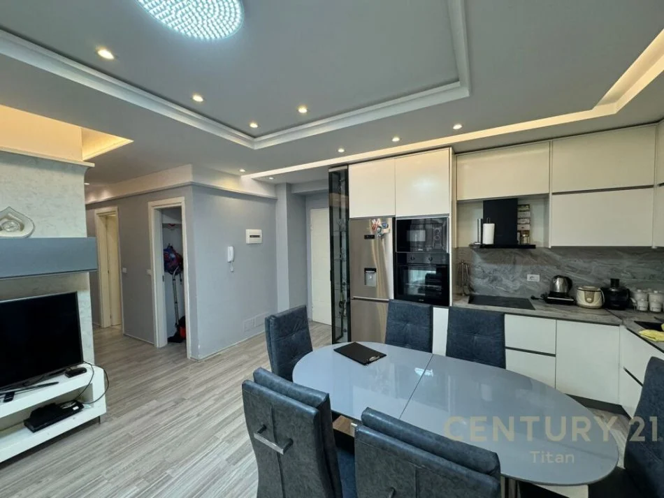 𝐓𝐢𝐫𝐚𝐧𝐞, 𝐬𝐡𝐢𝐭𝐞𝐭 𝐚𝐩𝐚𝐫𝐭𝐚𝐦𝐞𝐧𝐭 𝟑+𝟏 𝐊𝐚𝐭𝐢 𝟏, 𝟏𝟑𝟐 𝐦² 𝟐𝟔𝟎.𝟎𝟎𝟎 € (𝐃𝐨𝐧 𝐁𝐨𝐬𝐜𝐨)