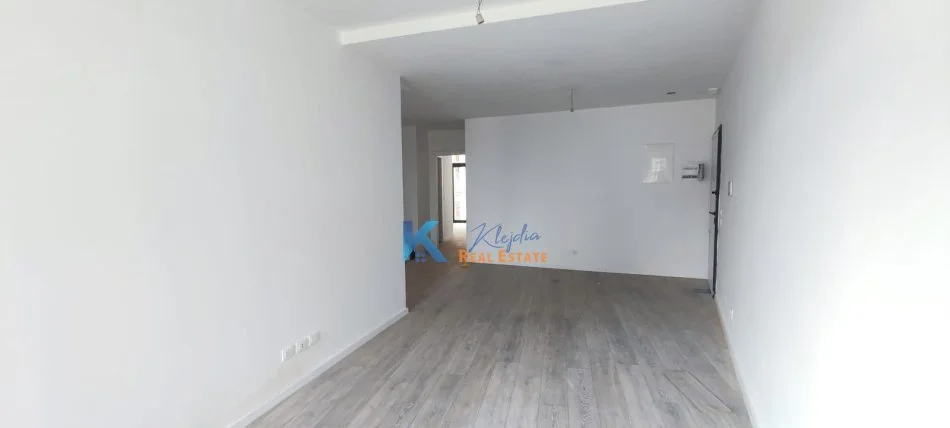 Tirane, jap me qera zyre Kati 1, 102 m² 1.300 € (Liqeni, Lake View Residence)