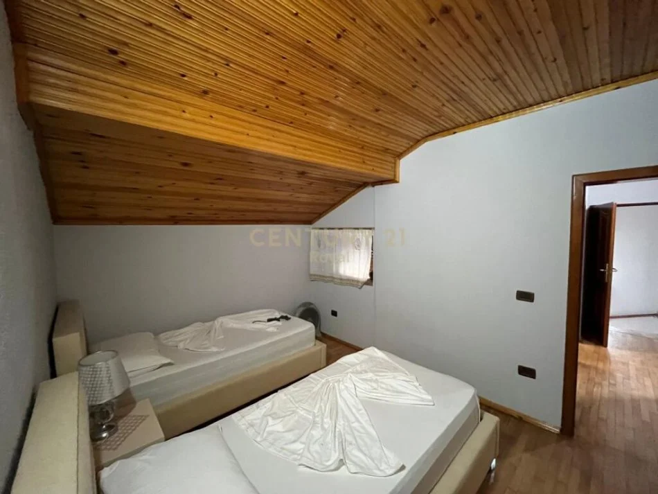 Tirane, shitet Vile 2 Katshe Kati 2, 200 m² 175.000 € (Adresa: Ish Restorant Durresi, Rruga e Dibrës)