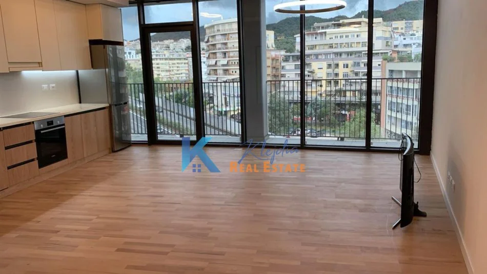 Tirane, jap me qera apartament 2+1+Ballkon Kati 5, 120 m² 1.500 € (Liqeni, Rezidenca Lake View)