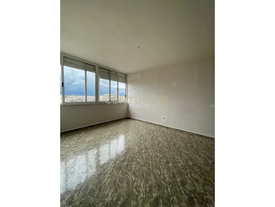 Tirane, shitet apartament 2+1+Ballkon Kati 6, 120.000 € (Porcelan)